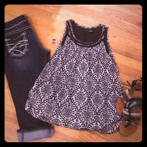 Adorable Black and White Sleeveless Top